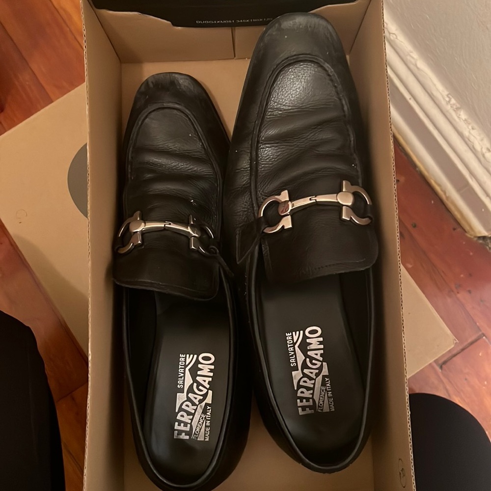 Used Salvatore Ferragamo flori 2 cm